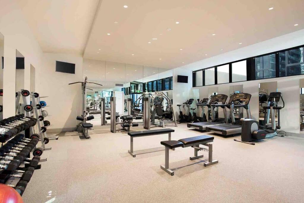 Modern 3 Bedroom Apartment In Southbank, Melbourne